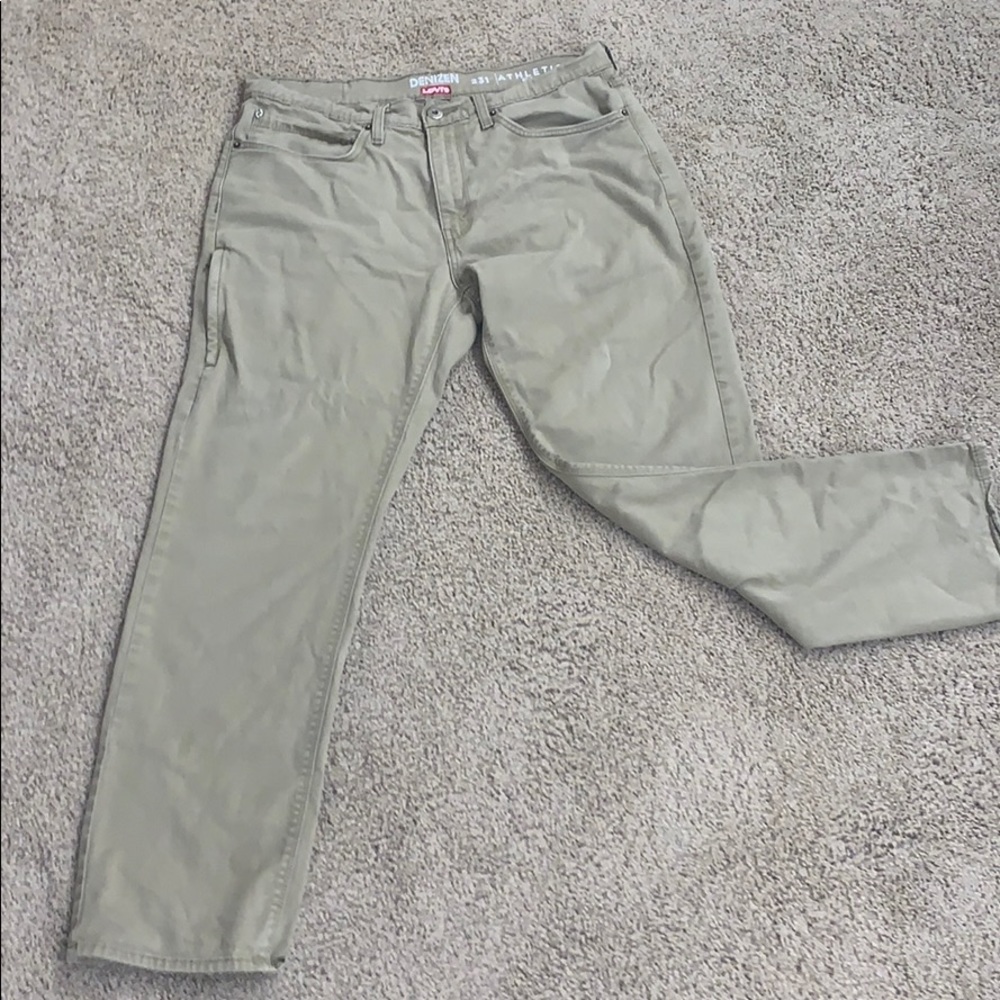 Denizen Levi’s khaki colored jeans